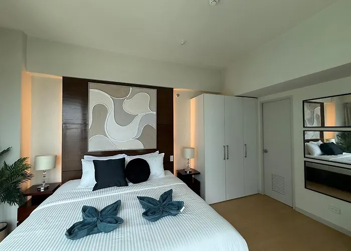 Palms Paradise With The View Of Bgc Netflix Manila