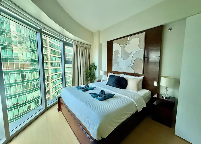 Palms Paradise With The View Of Bgc Netflix Apartamento *
