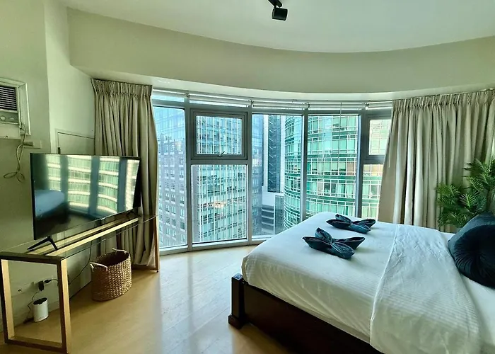 Palms Paradise With The View Of Bgc Netflix Manila