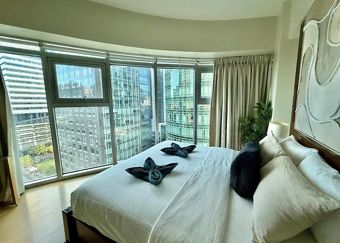 Palms Paradise With The View Of Bgc Netflix Apartamento