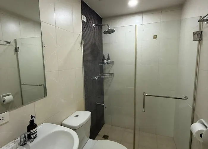 Palms Paradise With The View Of Bgc Netflix Manila